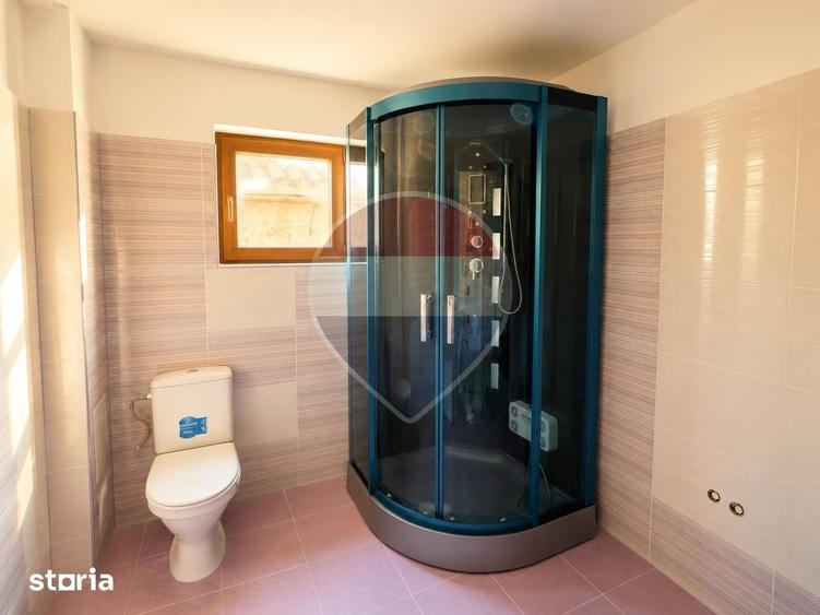 Casă cu 6 camere cu Teren 2700 Mp în Negri