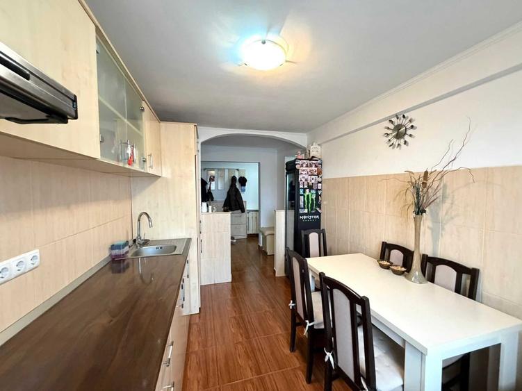 Inchiriez apartament 3 camere - 3