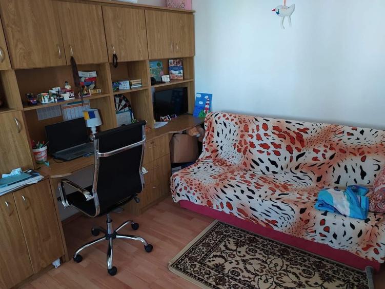 Apartament cu 3 camere decomandat în Cantemir