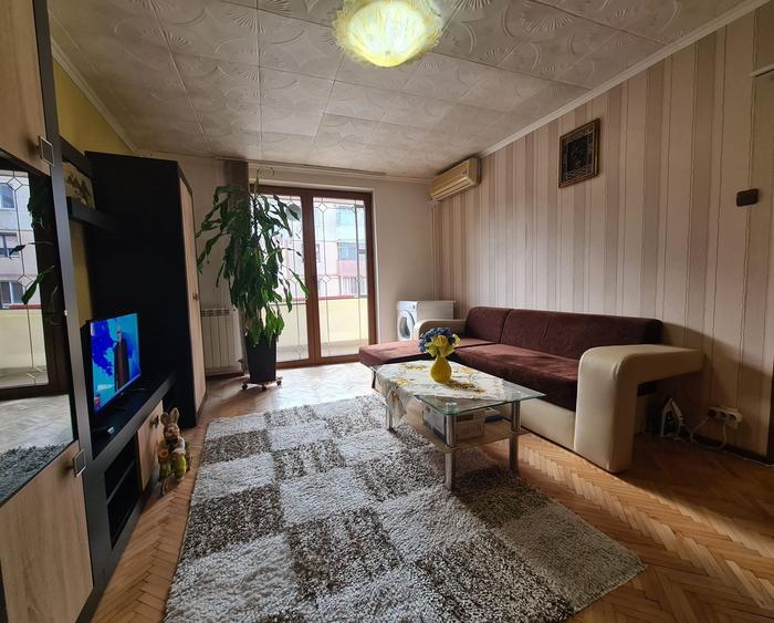 Apartament cu 3 camere decomandat, mobilat în Central