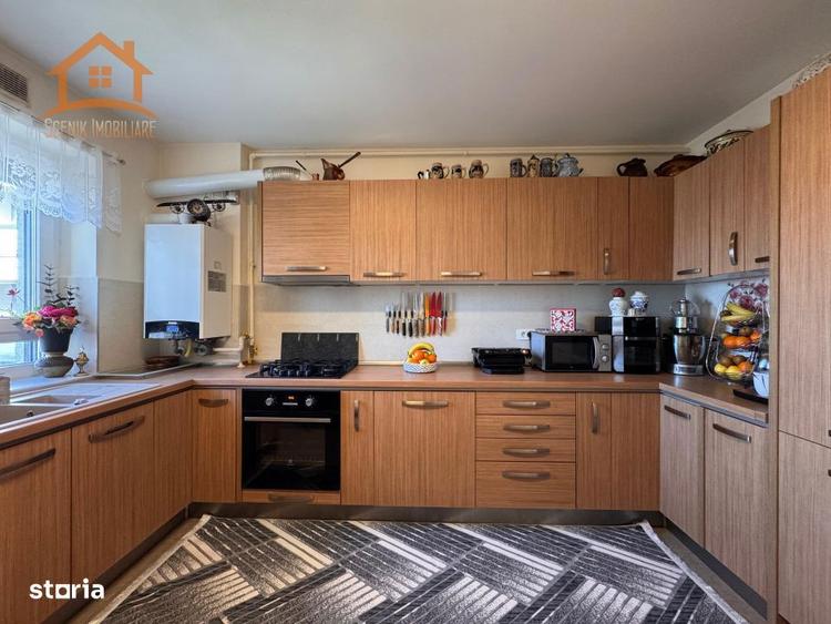 Apartament cu 3 camere decomandat, mobilat în Tractorul