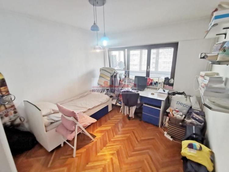 Apartament cu 3 camere decomandat în Banu Manta