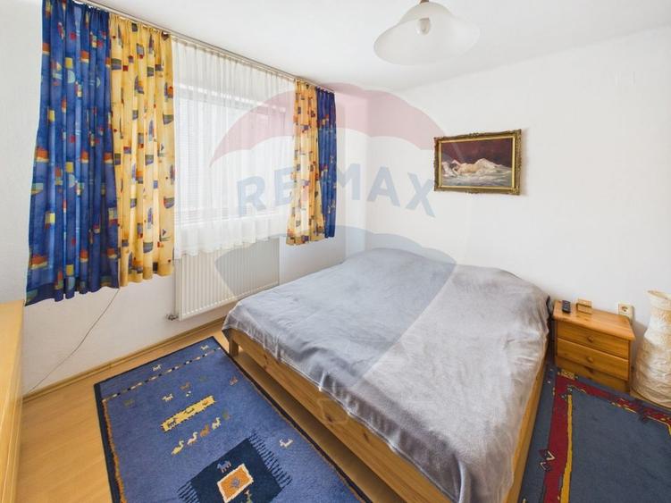 Casă individuală cu 5 camere cu Teren 1000 Mp în Sud