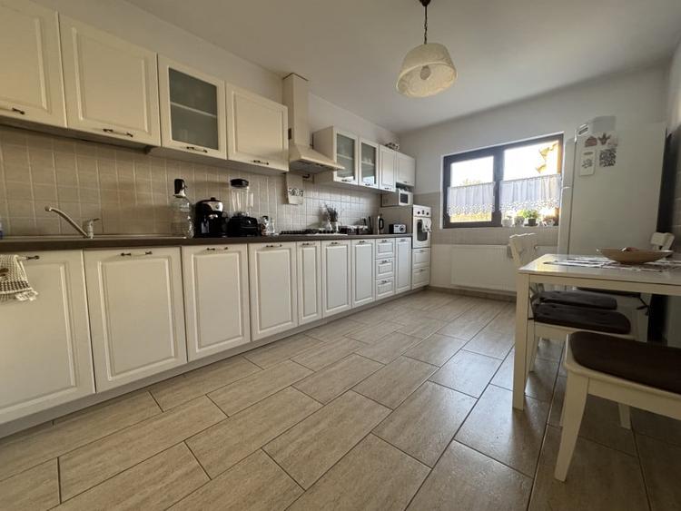 Duplex cu 4 camere cu Canalizare în Moșnița Nouă