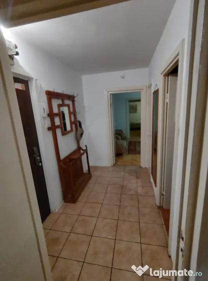 Apartament cu 3 camere semidecomandat, mobilat în Tătărași