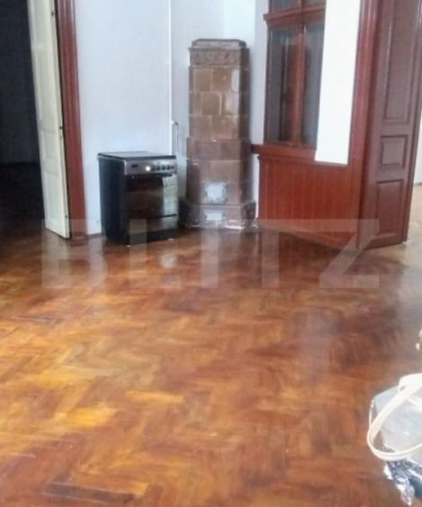 Casă cu 5 camere cu Teren 100 Mp în Central