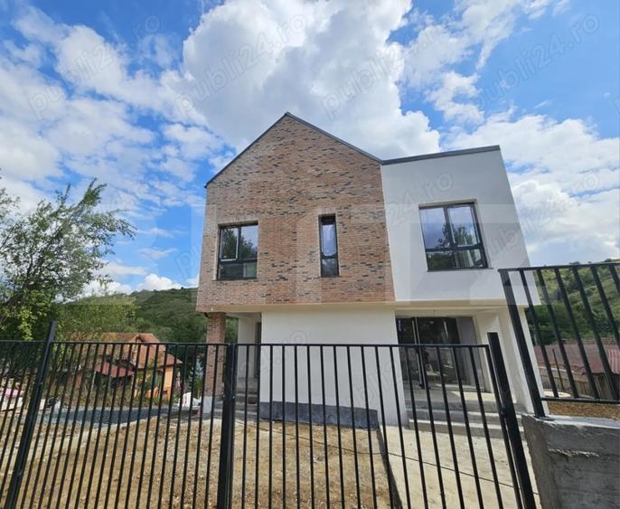 Duplex cu 5 camere cu Canalizare în Florești