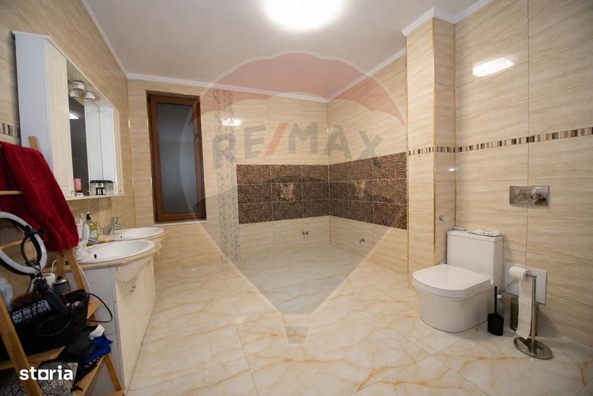 Casă cu 4 camere în Central