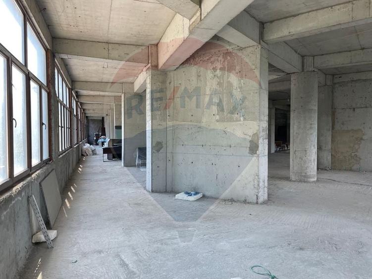 Spațiu comercial, de 675 mp, în Dudești