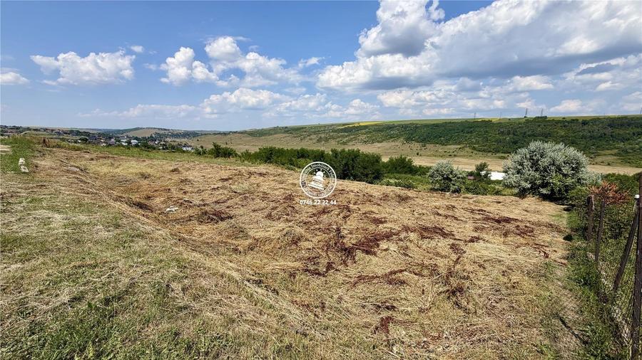 Teren de 1500 mp, în Popricani