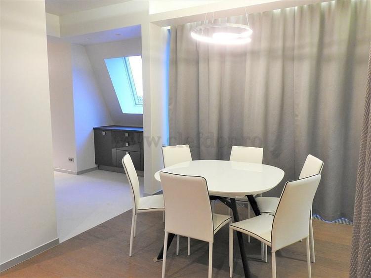 Apartament cu 4 camere decomandat, mobilat în Iancu Nicolae