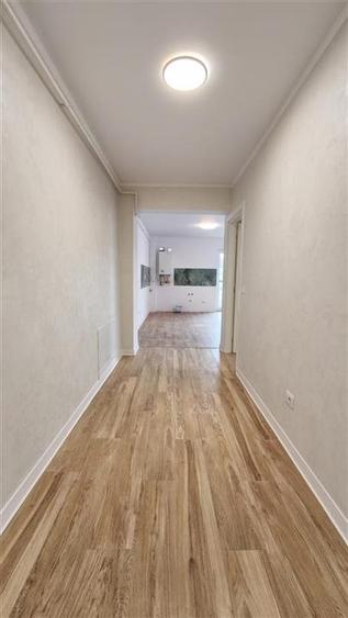 Apartament cu 3 camere decomandat în Rediu