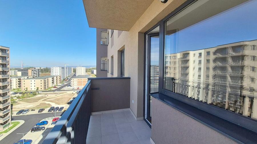 Apartament cu 3 camere decomandat în Tractorul