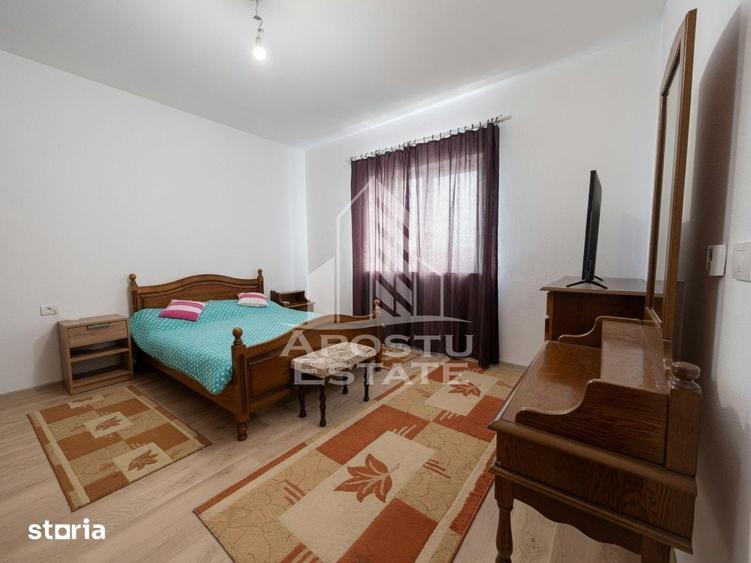 Casă cu 5 camere cu Teren 800 Mp în Pădureni