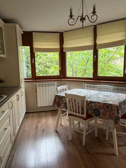 Apartament cu 4 camere decomandat în Calea București