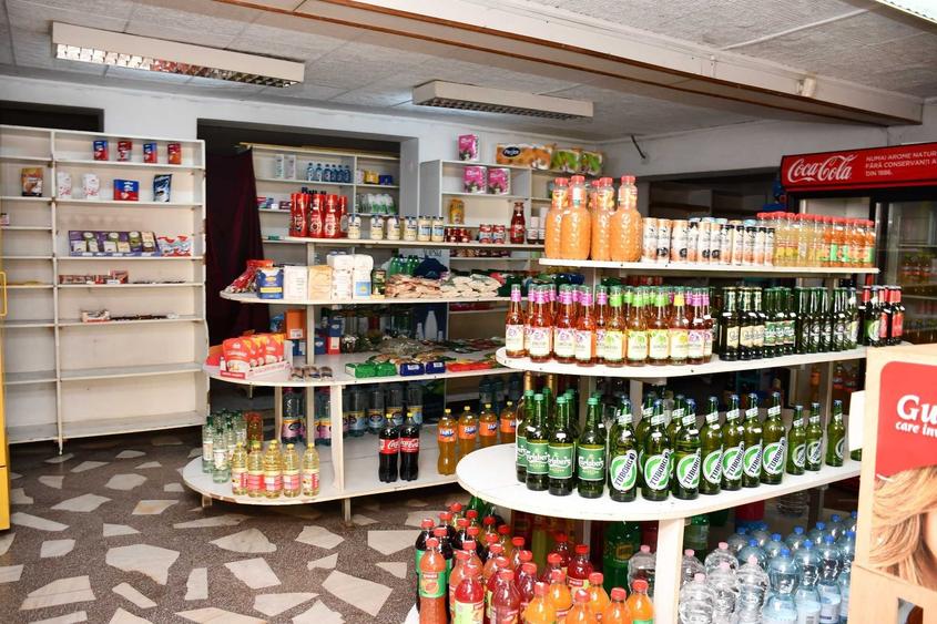 Spațiu comercial, de 970 mp, în Salca