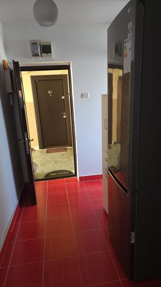 Apartament cu 3 camere semidecomandat în Exterior Vest
