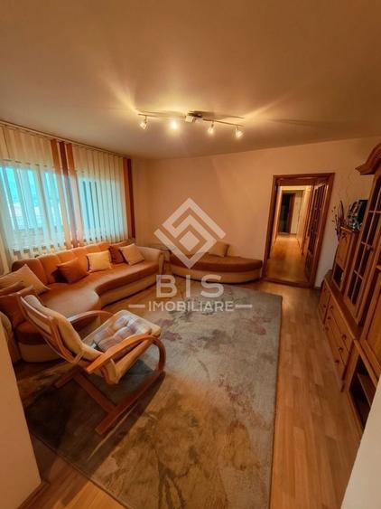 Apartament cu 4 camere semidecomandat în Central