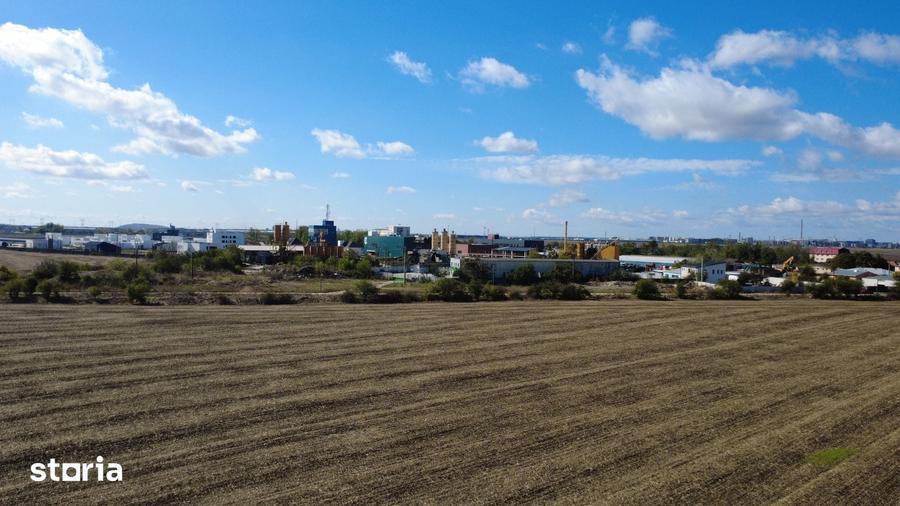 Teren de 33500 mp, în Central