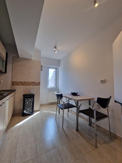 Apartament cu 3 camere decomandat, mobilat în P-ța Alba Iulia