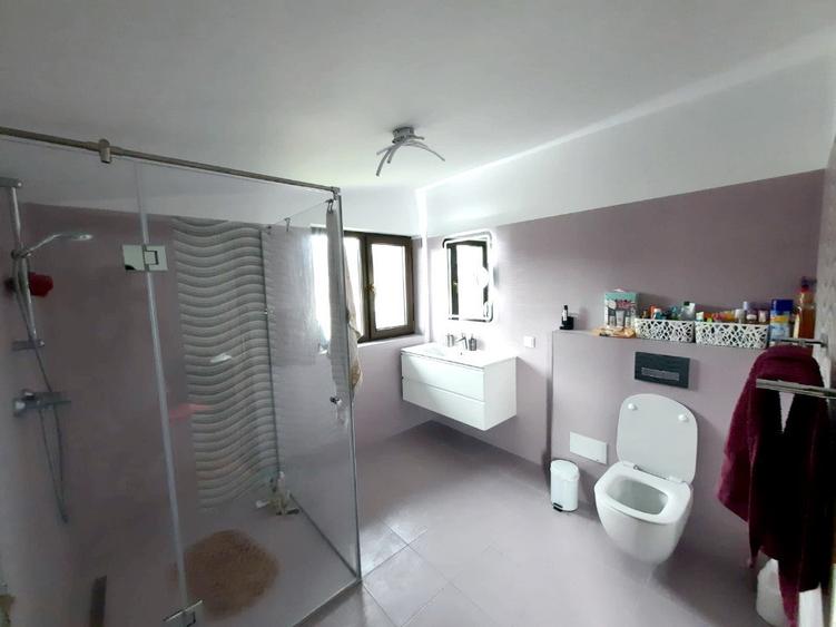 OPORTUNITATE casa PASIVA - PRITENOASA CU MEDIUL 7 camere - 8