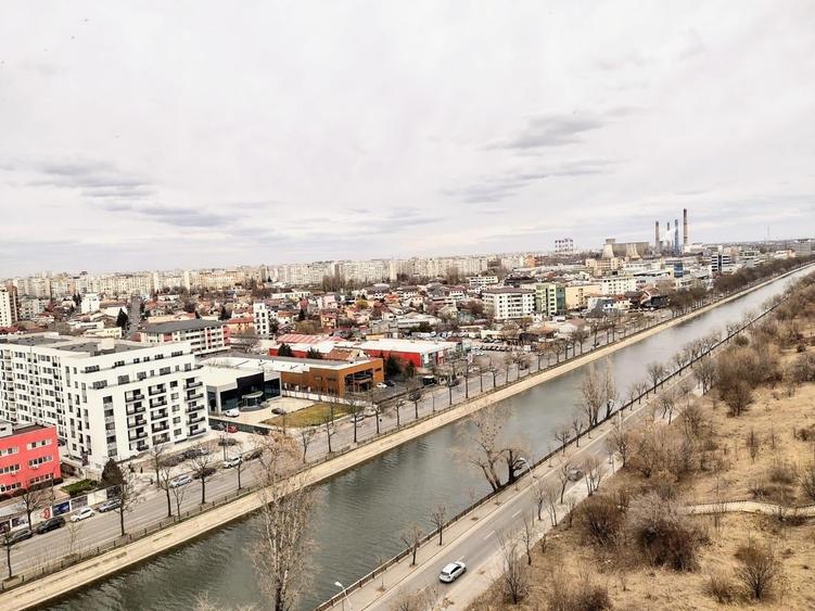 Apartament cu 4 camere, mobilat în Splaiul Unirii