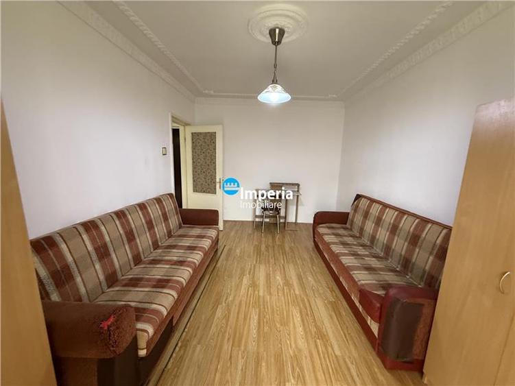 Apartament cu 3 camere decomandat în Gară