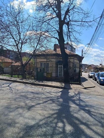 Casă cu Teren 500 Mp în Central