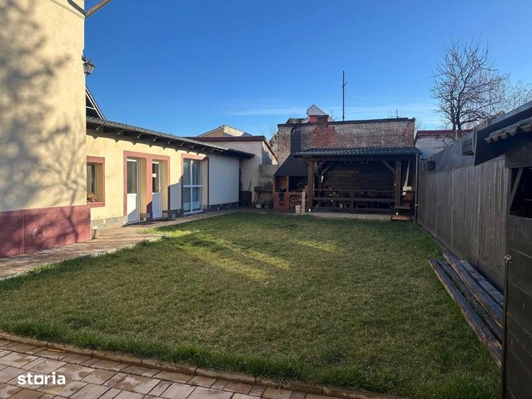Casă cu 4 camere cu Teren 482 Mp în Central