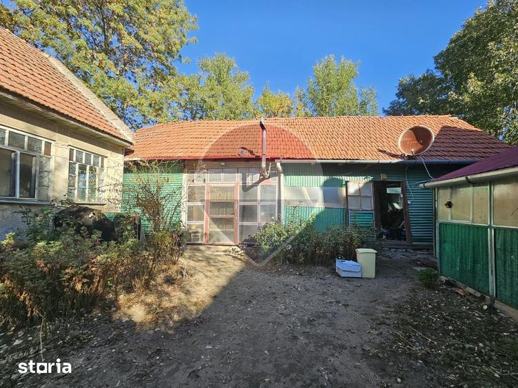 Casă cu 6 camere cu Teren 4041 Mp în Racovița