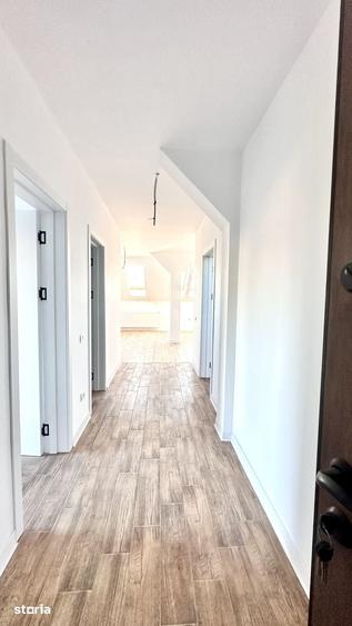 Apartament cu 3 camere decomandat în Tractorul