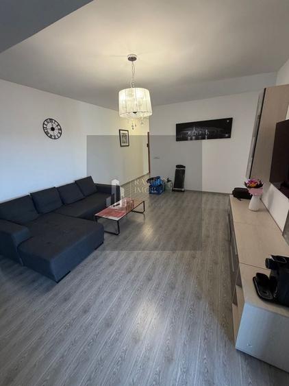 Apartament cu 3 camere semidecomandat în Metalurgiei
