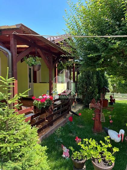 Casă individuală cu 6 camere cu Canalizare în Central