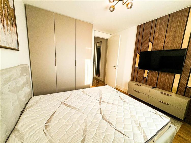 Apartament cu 3 camere semidecomandat, mobilat în Floreasca