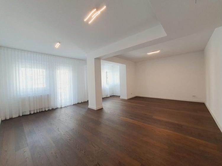Casă cu 6 camere cu Teren 290 Mp în Nordului