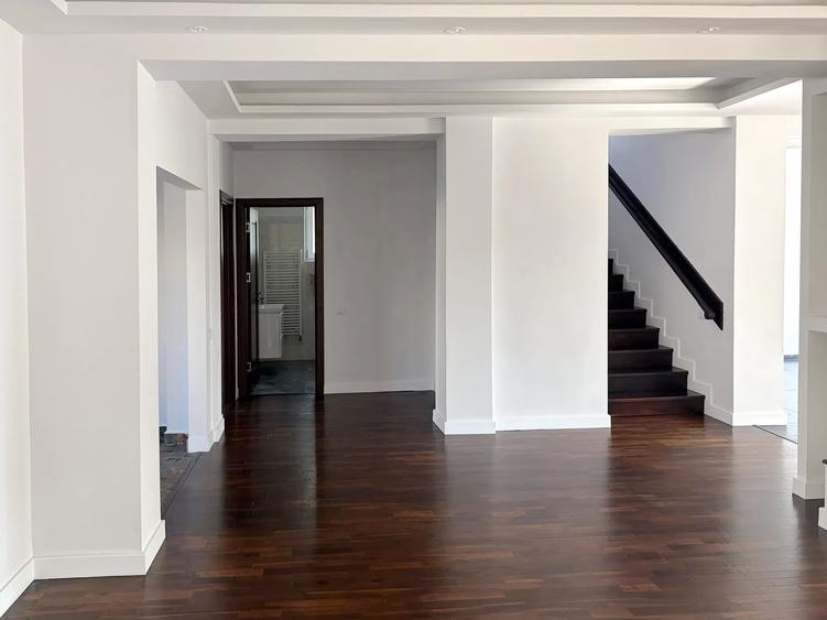 Casă individuală cu 5 camere cu Teren 640 Mp în Odăi