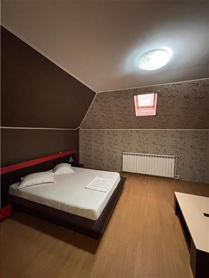 Casă cu 8 camere cu Teren 200 Mp în Exterior Nord