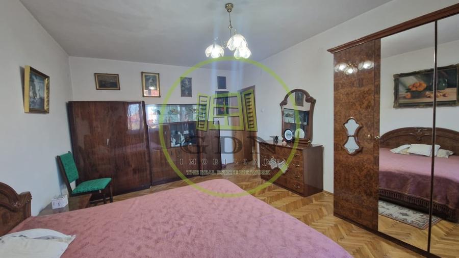 Casă individuală cu 5 camere cu Canalizare în Central