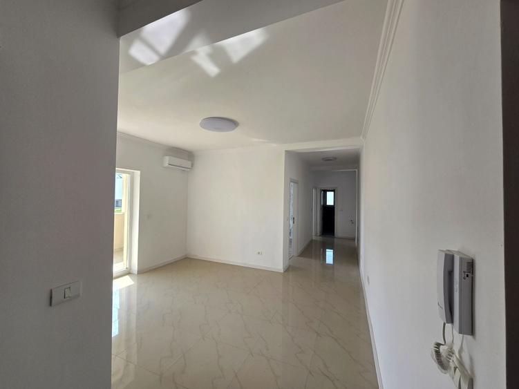 Apartament cu 3 camere decomandat în Torontalului