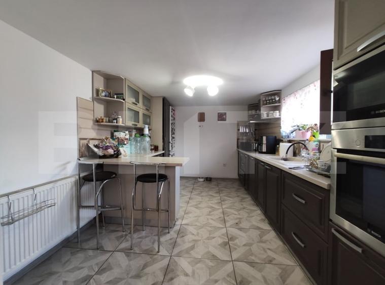 Casă individuală cu 7 camere cu Canalizare în Dorolț