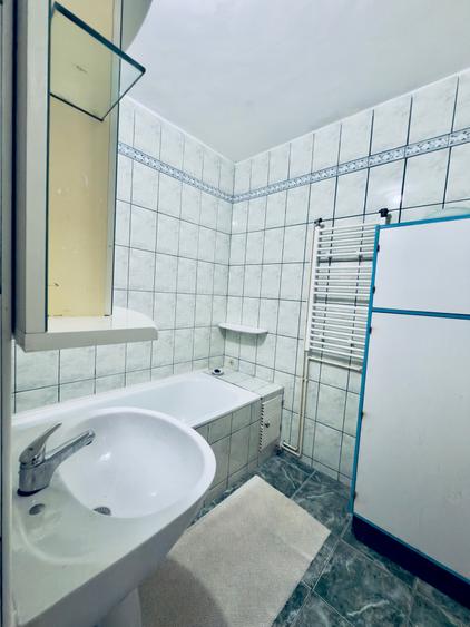 Apartament cu 3 camere decomandat în Răcădău