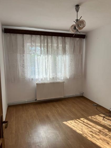 Apartament cu 3 camere decomandat în Micro 3