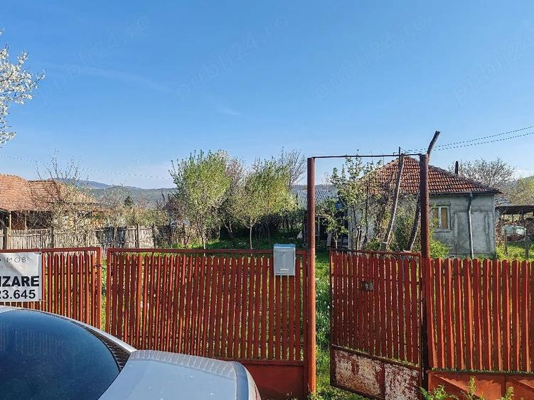 Casă cu Teren 5000 Mp în Unguriu