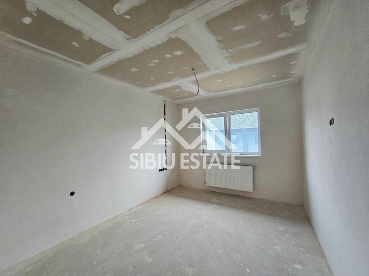Duplex cu 4 camere cu Canalizare în Șelimbăr