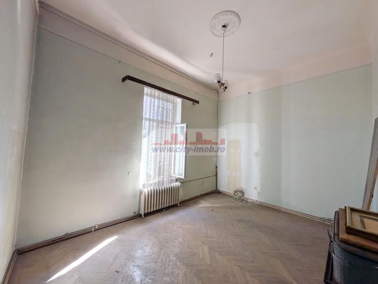 Apartament cu 3 camere semidecomandat în Victoriei