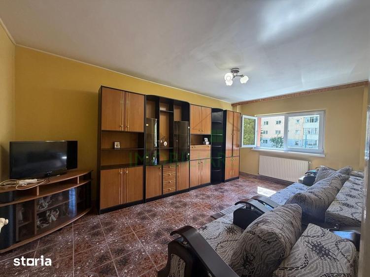 Apartament cu 3 camere decomandat, mobilat în Tractorul