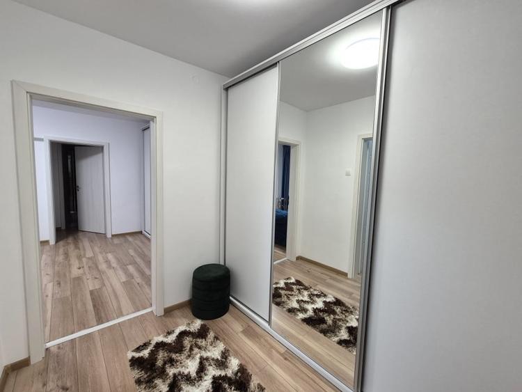 Apartament cu 2 camere semidecomandat, mobilat în 13 Septembrie
