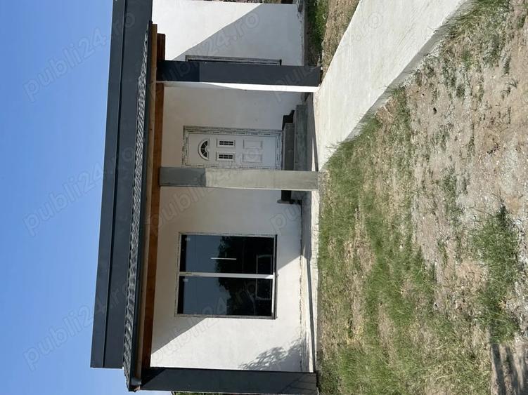 Casă cu 3 camere cu Teren 300 Mp în Corbu