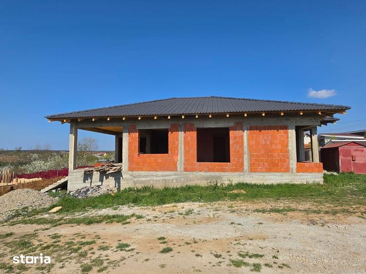 Casă cu 1 camere cu Teren 580 Mp în Oșorhei