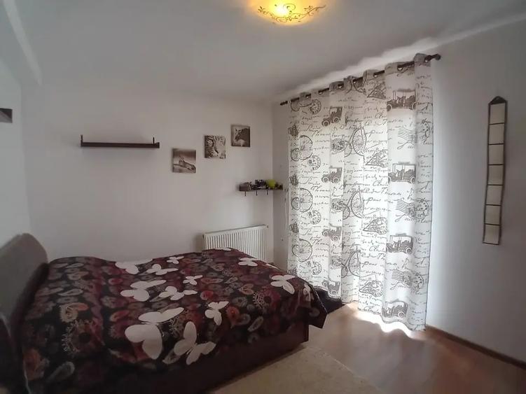 Duplex cu 6 camere cu Canalizare în Mogoșoaia